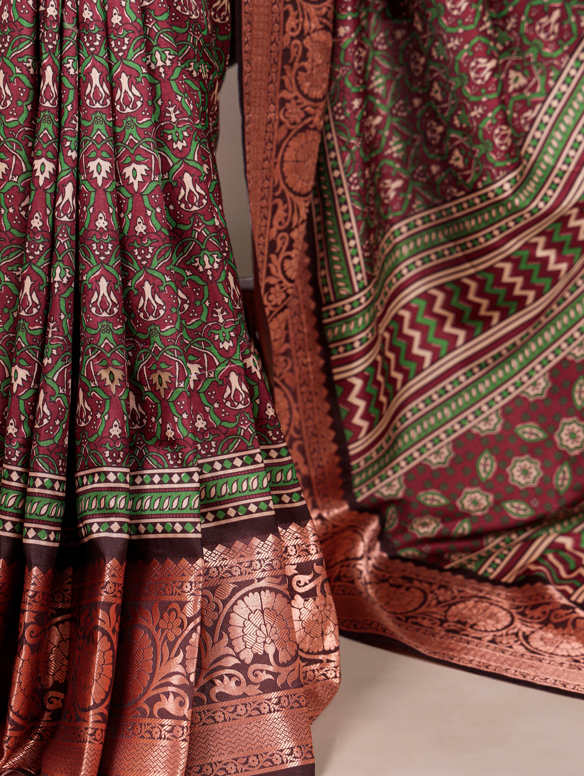 Elegant Printed Tussar Silk Saree with Viscose Border in Maroon — photo 3