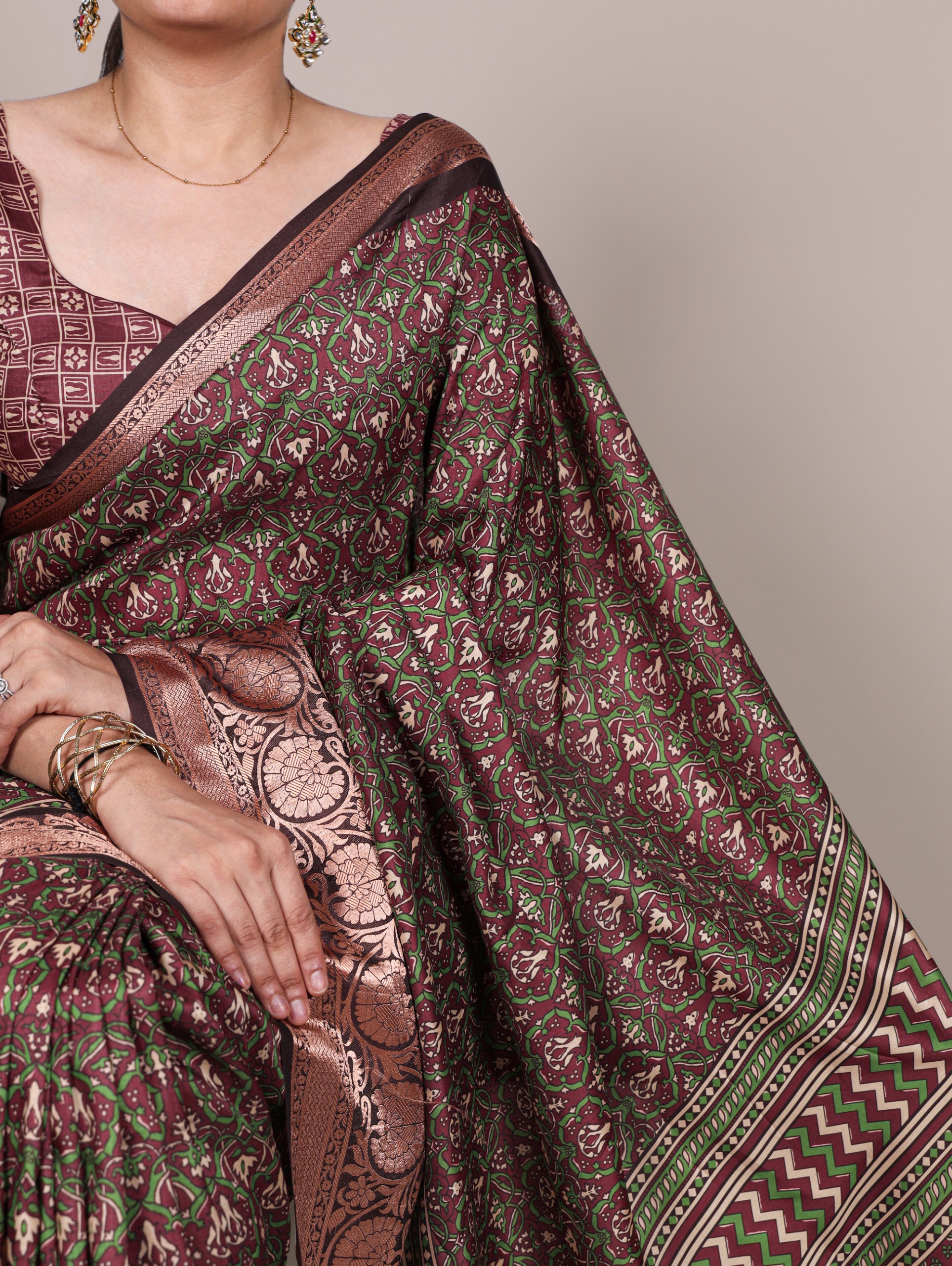 Elegant Printed Tussar Silk Saree with Viscose Border in Maroon — photo 2