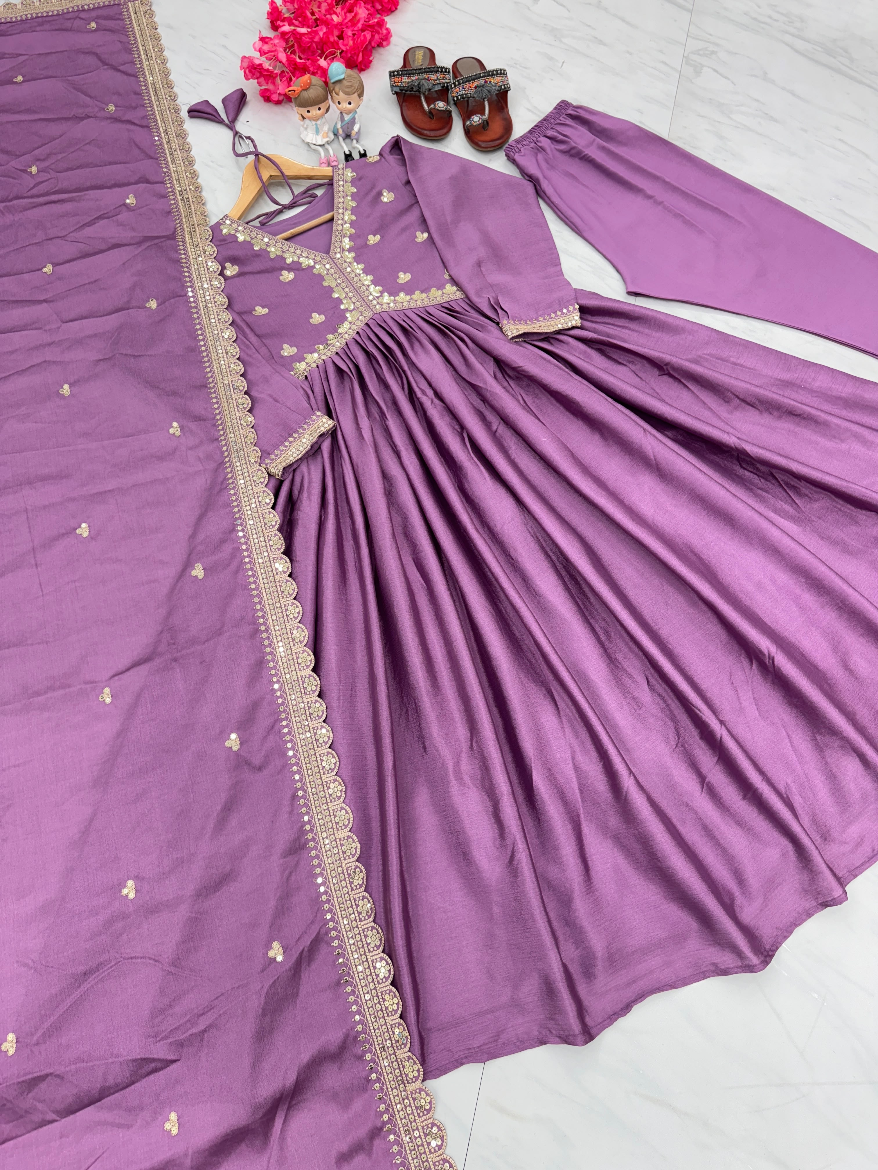 Elegant Chinon Silk Alia Cut Gown Set in Purple — photo 3